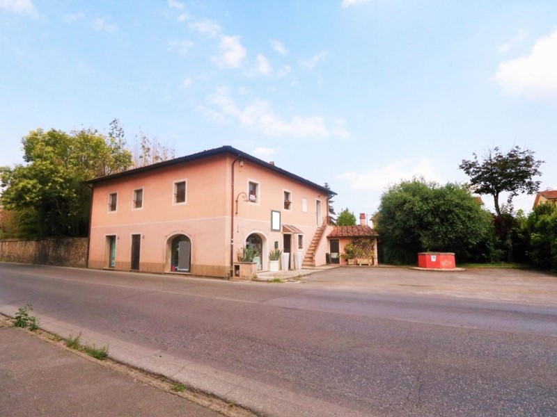 Immobile commerciale in Vendita a Bientina, 260'000€, 150 m²