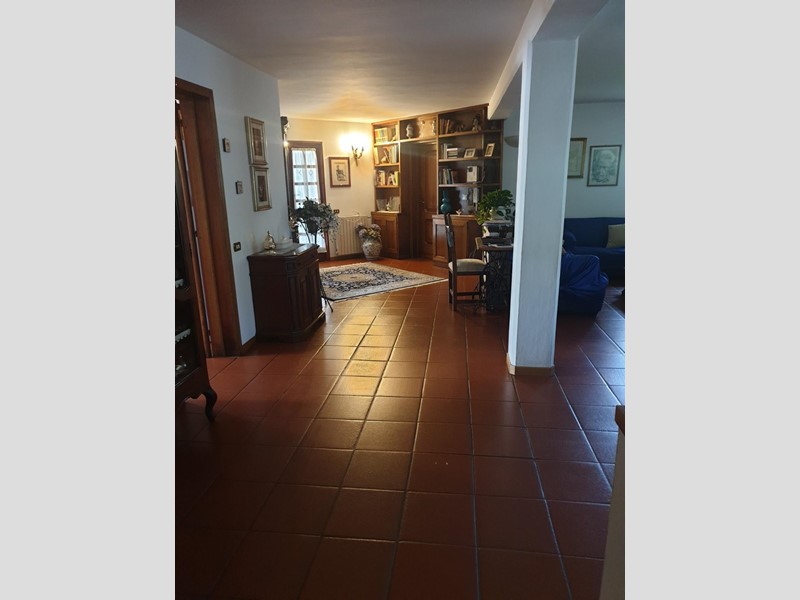 Villa in Vendita a Carrara, zona Marina di Carrara, 1'100'000€, 470 m², arredato, con Box