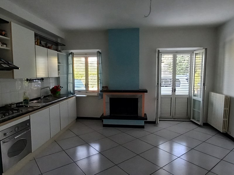 Villa in Vendita a Fermo, zona semicentro, 200'000€, 250 m²