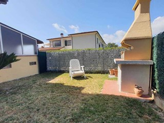 Appartamento in Vendita a Fosdinovo, zona Caniparola, 218'000€, 100 m²