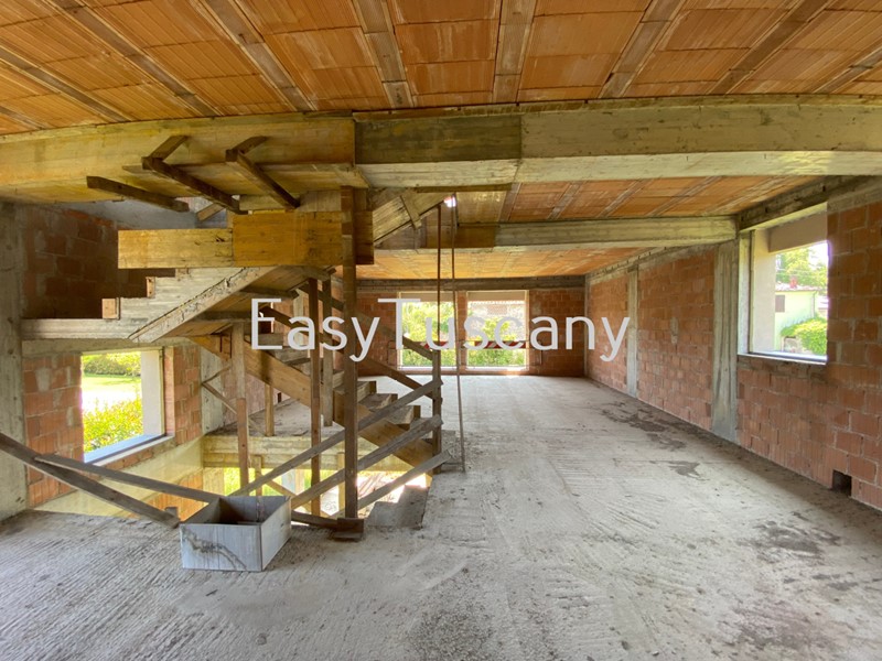 Casa Indipendente in Vendita a Capannori, zona Guamo, 350'000€, 240 m²