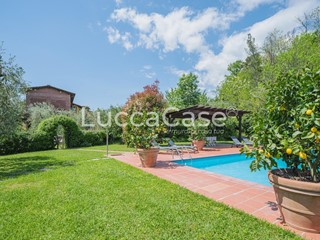 Casale in Vendita a Capannori, zona Gragnano, 2'100'000€, 450 m²