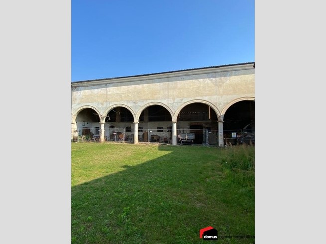 Casale in Vendita a Thiene, 120'000€, 670 m²