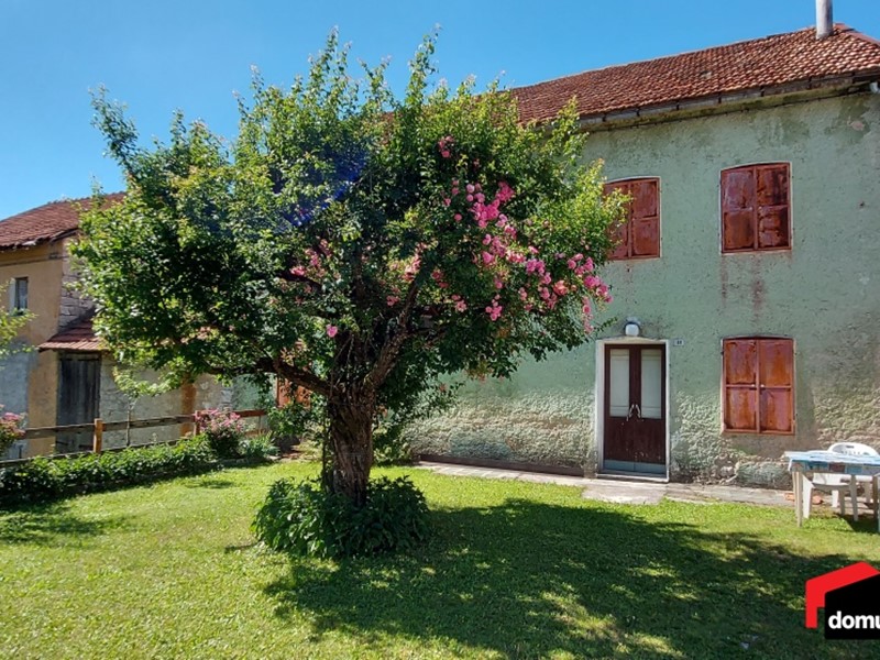 Villa in Vendita a Tonezza del Cimone, 50'000€, 400 m²