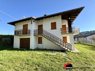 Casa Semi Indipendente in Vendita a Roana, 210'000€, 200 m²