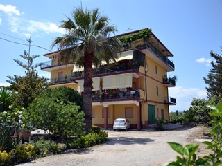 Monolocale in Affitto a Strongoli, 700€, 40 m², arredato