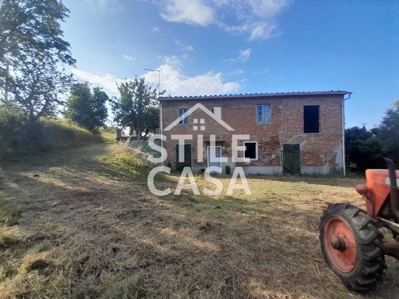 Casa Indipendente in Vendita a Fucecchio, zona Massarella, 95'000€, 140 m², con Box