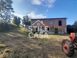 Casa Indipendente in Vendita a Fucecchio, zona Massarella, 95'000€, 140 m², con Box
