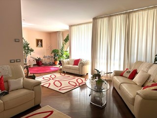 Villa bifamiliare in Vendita a Cerreto Guidi, 690'000€, 350 m², con Box