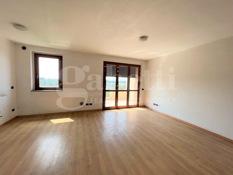 Trilocale in Vendita a Monza, 275'000€, 136 m²