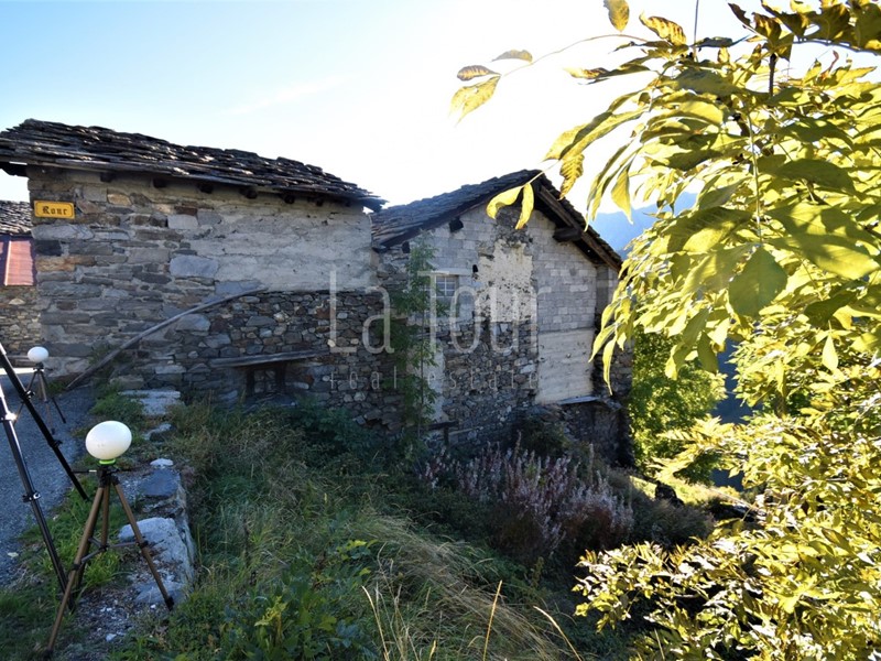 Rustico in Vendita a Saint Rhemy en Bosses, 68'000&euro;, 250 m²