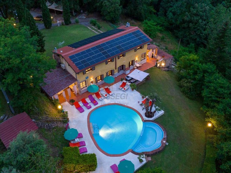 Casale in Vendita a Pescaglia, 1'500'000€, 350 m²