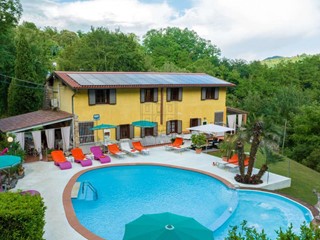 Casale in Vendita a Pescaglia, 1'500'000€, 350 m²