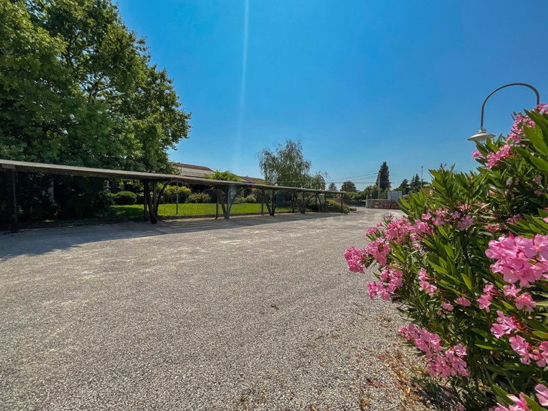 Attività commerciale in Vendita a Fiumicello Villa Vicentina, 3947 m²