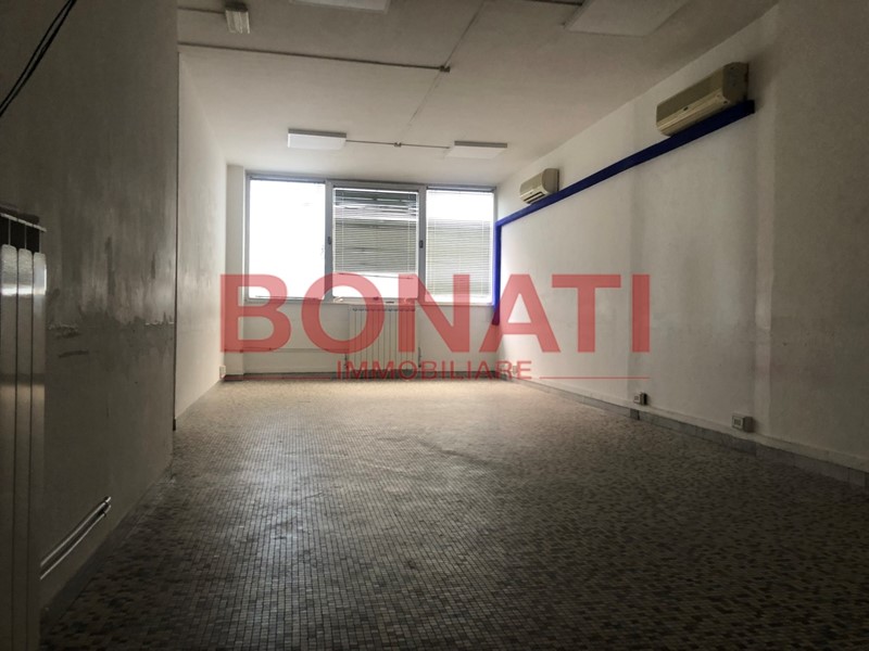 Ufficio in Vendita a Massa, zona Centro, 485'000€, 692 m²
