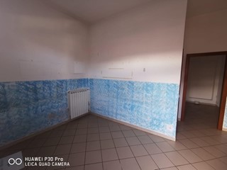 Attività commerciale in Affitto a Castelnuovo Magra, 400€, 45 m²