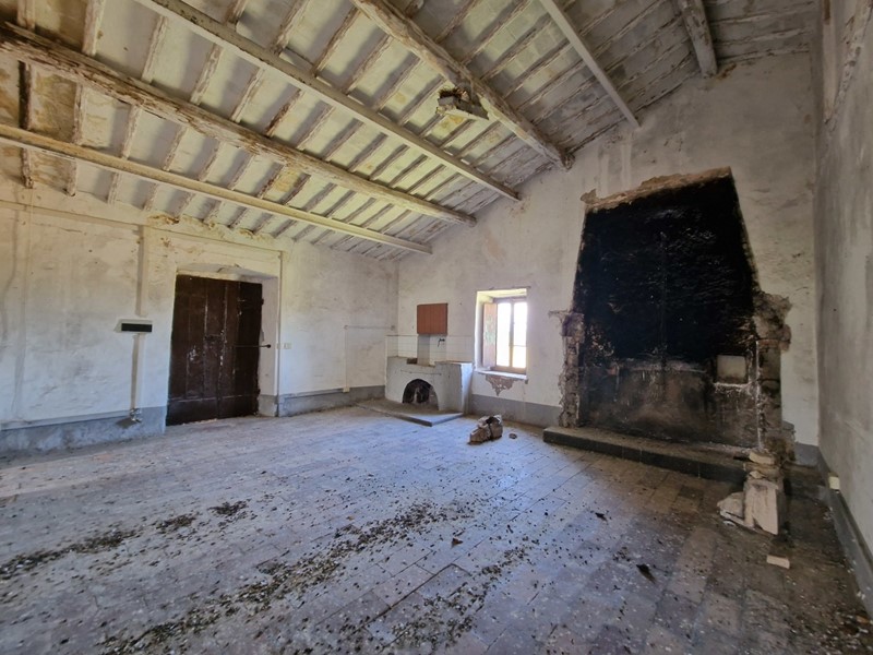 Casa Indipendente in Vendita a Amelia, 168'000€, 400 m²