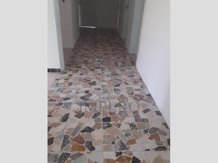 Attività commerciale in Vendita a Rimini, 500'000€, 1300 m²