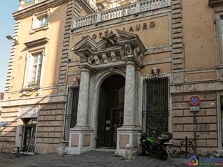 Attività commerciale in Affitto a Genova, zona Centro, 100 m²