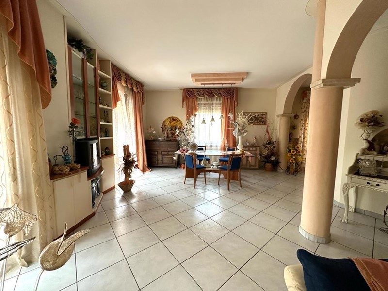 Quadrilocale in Vendita a Vinci, zona Sovigliana, 275'000€, 105 m², con Box