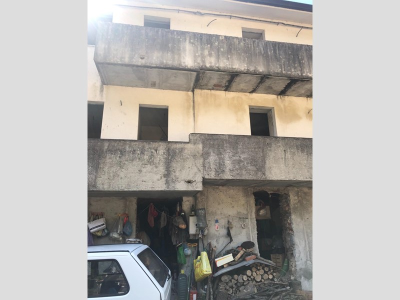 Casa Semi Indipendente in Vendita a Massa, zona Canevara, 200'000€, 185 m²