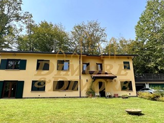 Casa Indipendente in Vendita a Daverio, zona Dobbiate, 1'450'000€, 439 m², con Box