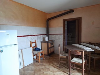 Casa Semi Indipendente in Vendita a Longare, 90'000€, 303 m²