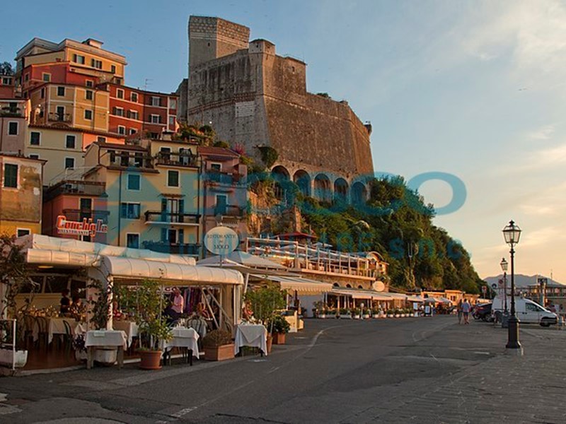 Immobile commerciale in Vendita a Lerici, 350'000&euro;, 65 m²