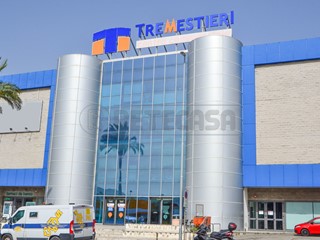 Immobile commerciale in Vendita a Messina, 200'000€, 112 m²