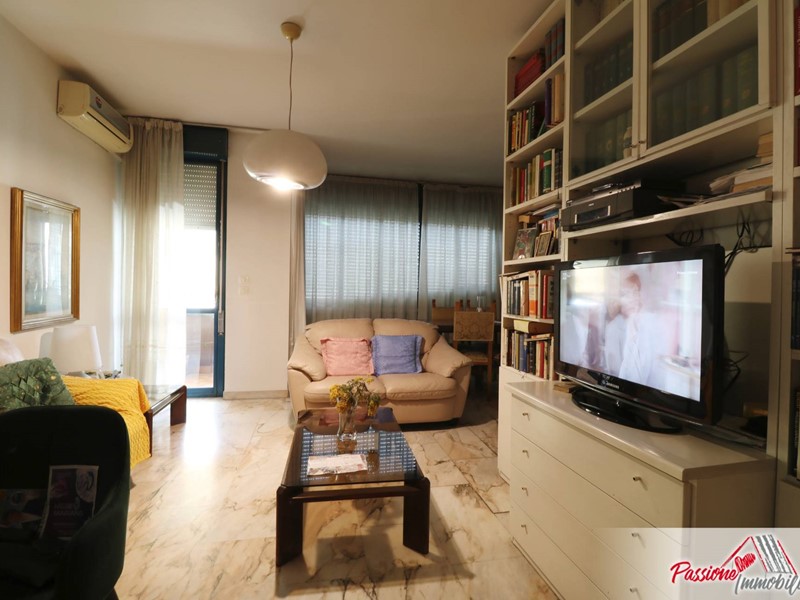 Appartamento in Vendita a Verona, zona Saval, 175'000€, 155 m²