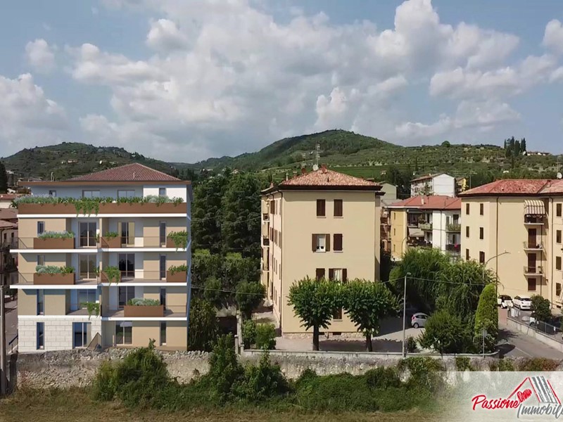 Quadrilocale in Vendita a Verona, zona Quinzano, 380'000€, 137 m²
