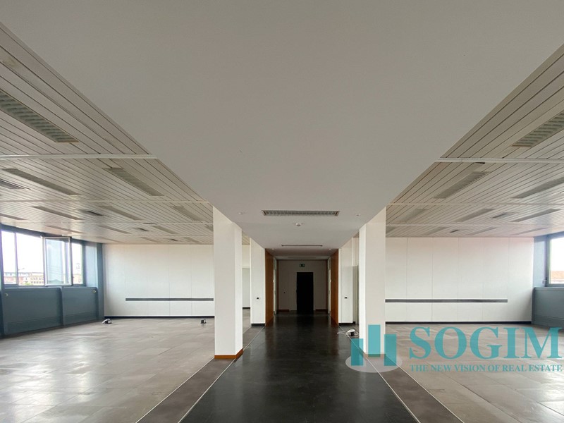 Ufficio in Affitto a Novara, 2'670€, 400 m²