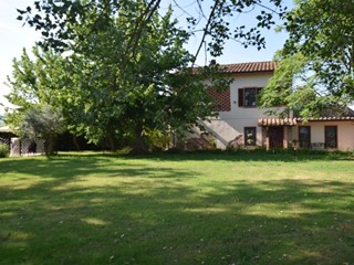 Villa in Vendita a Pontedera, 650'000€, 300 m², con Box