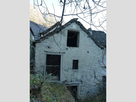 Casa Indipendente in Vendita a Varzo, 28'000€, 80 m²