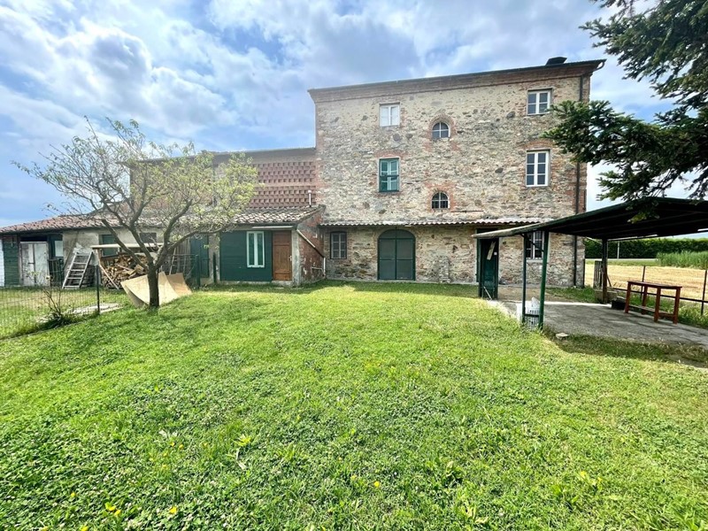Villa in Vendita a Porcari, 350'000€, 250 m²