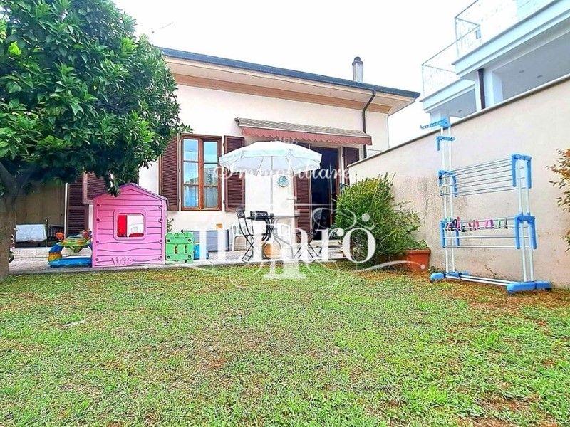 Casa Indipendente in Vendita a Viareggio, 690'000€, 110 m²