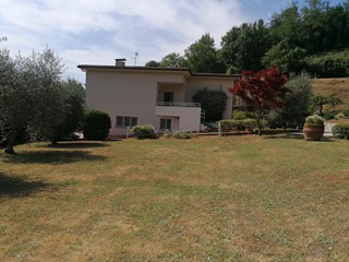 Villa in Vendita a Lucca, zona Ponte a Moriano, 750'000€, 240 m²