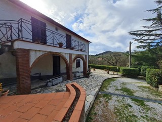 Casa Indipendente in Vendita a Campiglia Marittima, 650'000&euro;, 278 m², con Box