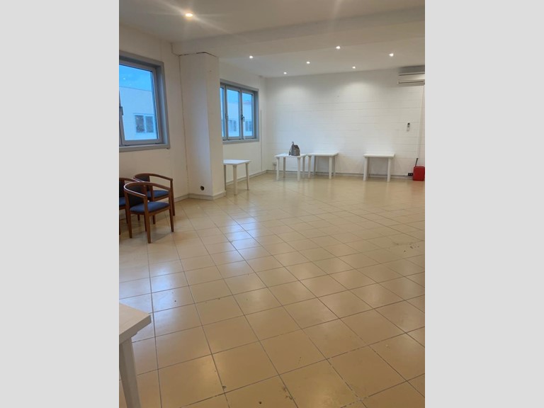Capannone in Affitto a Livorno, 750€, 108 m²