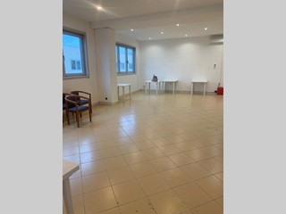 Capannone in Affitto a Livorno, 750€, 108 m²