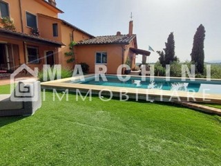 Casale in Vendita a Capannori, zona San Gennaro, 599'000€, 360 m², arredato, con Box