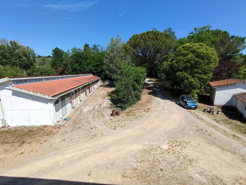 Immobile commerciale in Vendita a Peccioli, 105'000€, 350 m²