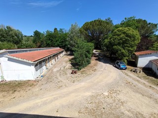 Immobile commerciale in Vendita a Peccioli, 105'000€, 350 m²