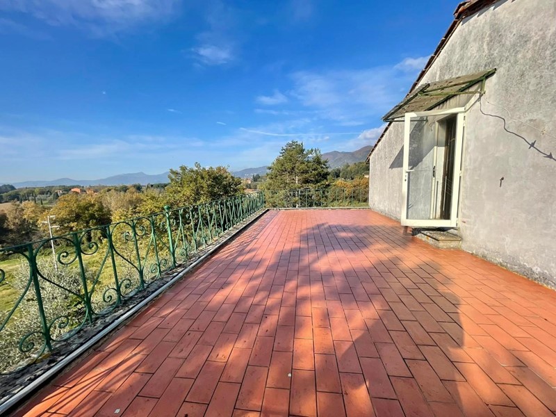Villetta a schiera in Vendita a Capannori, zona Gragnano, 800'000€, 513 m²