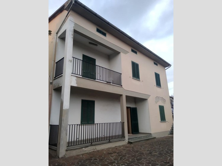 Casa Indipendente in Vendita a Santa Croce sull'Arno, 190'000€, 750 m², con Box