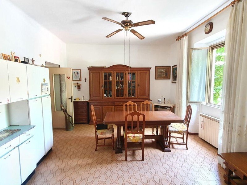 Quadrilocale in Vendita a Massa, zona Romagnano, 135'000€, 92 m²