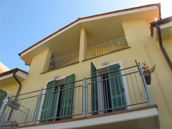 Villetta a schiera in Vendita a Lucca, zona San Pietro a Vico, 330'000€, 165 m², arredato