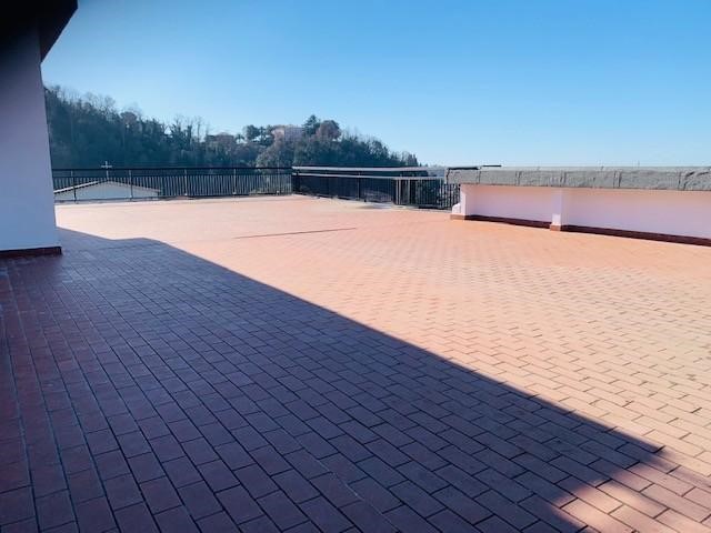 Attico in Vendita a Carrara, zona Fossola, 365'000€, 340 m²