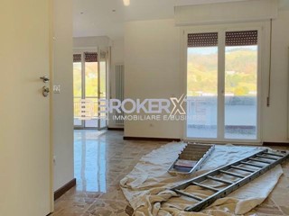 Attico in Vendita a Carrara, zona Fossola, 365'000&euro;, 340 m²