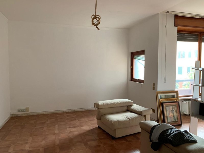 Appartamento in Vendita a Pisa, 450'000&euro;, 140 m², con Box